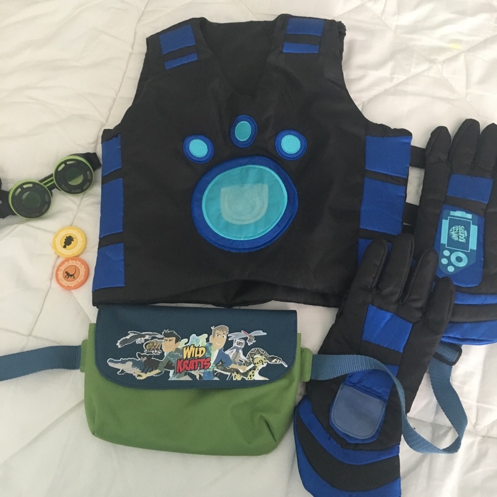 Wild Cratts 7 piece vest with accessories